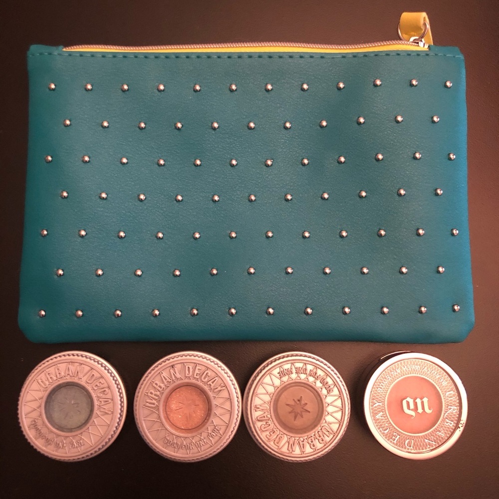 Four Piece Urban Decay Eyeshadows & Makeup Bag
